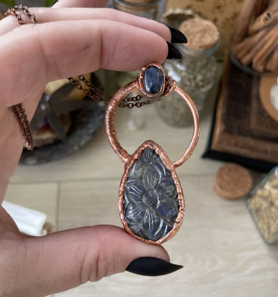 Blue Flash Carved Labradorite with Kyanite Oval Accent in Copper - Image 4