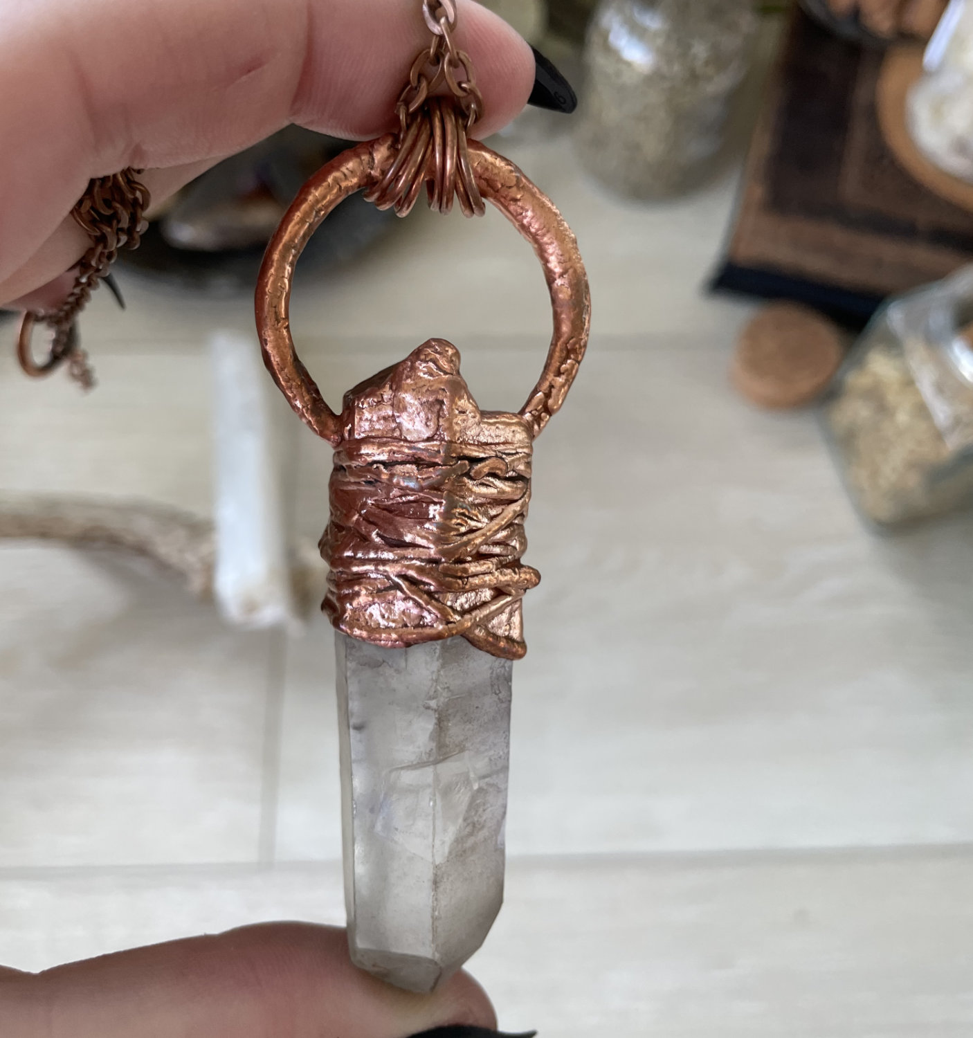 Raw Quartz Point with Floral Carved Labradorite Teardrop in Copper - Image 4